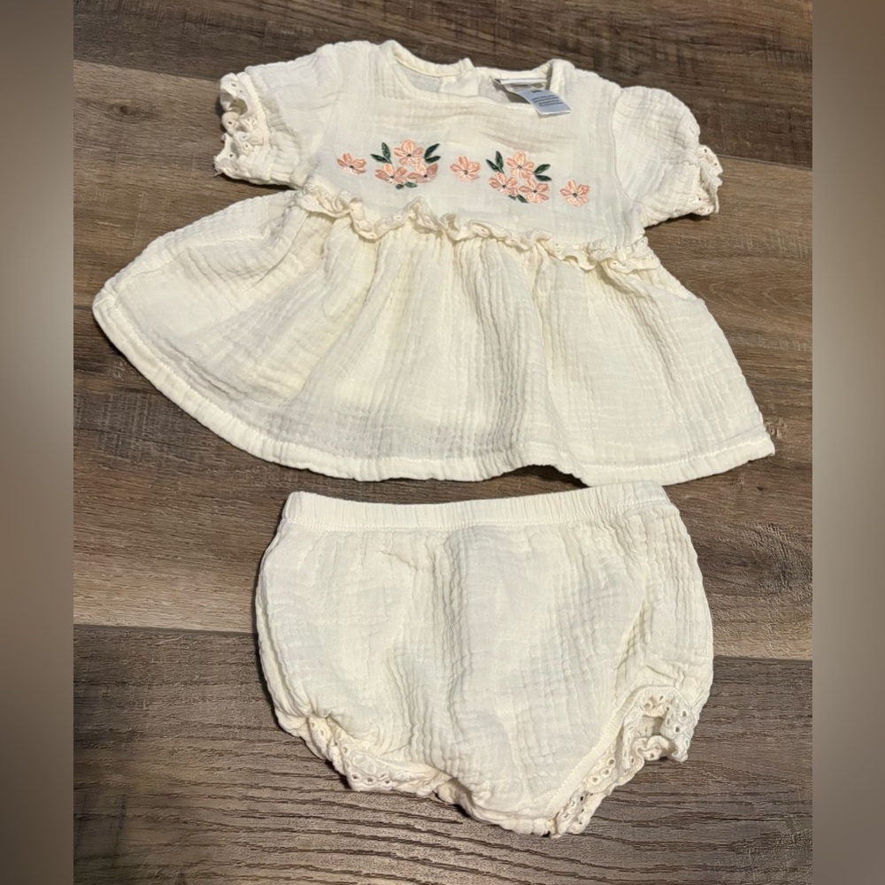 Daisy Fuentes Ivory Floral Baby Set